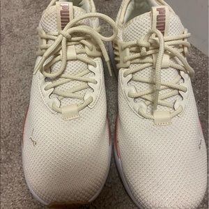Cream/pink puma sneaker! Size 8.5